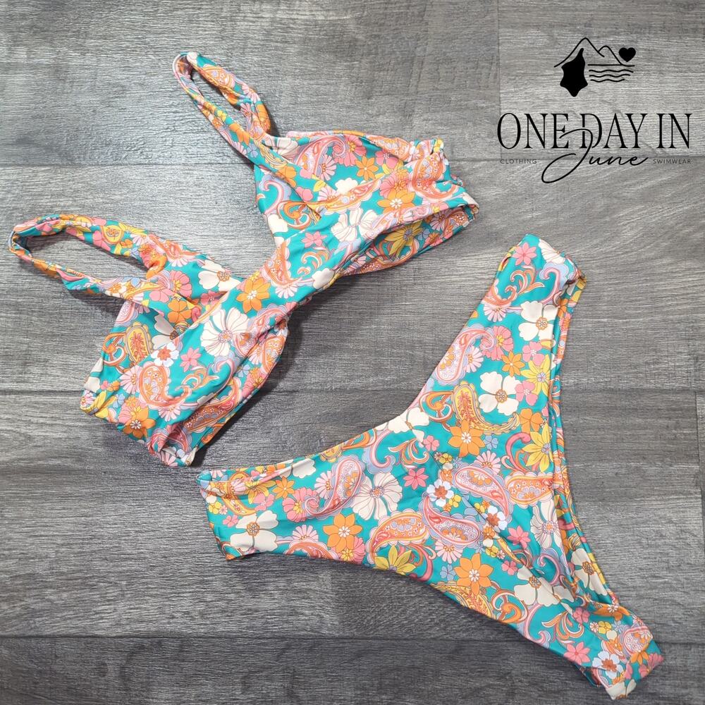 Charmo Knot Front Cheeky Bikini Swimsuit Size L - Picture 4 of 4